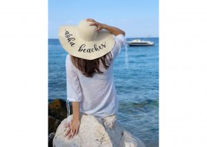 slamnat klobuk plaža